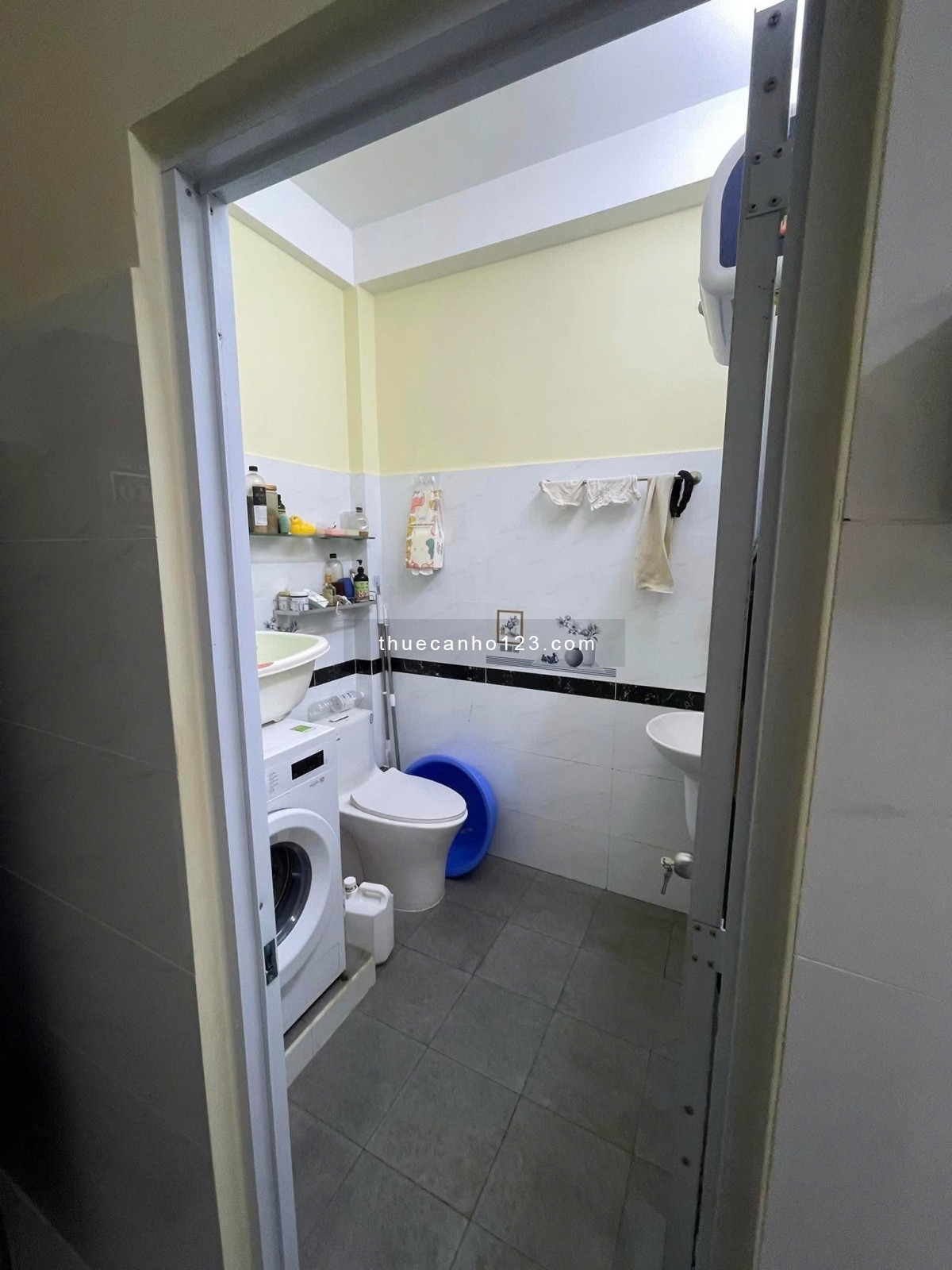 Chung cư 10A Trần Nhật Duật, Tân Định, Quận 1: 70m2, 2p ngủ, Nt, 12tr/th