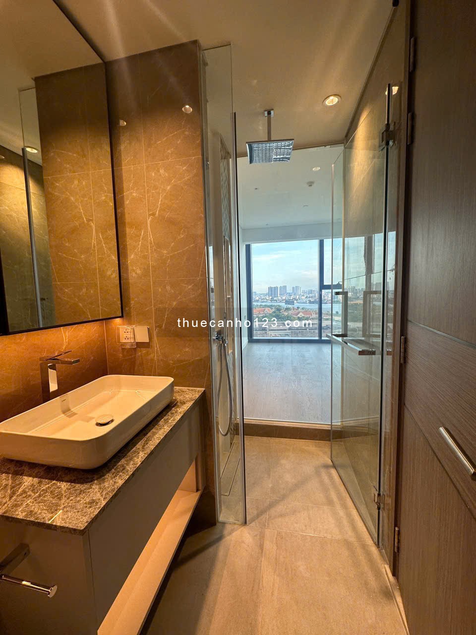 The Opera cho thuê 2PN nội thất cơ bản - View hoa hậu, diện tích rộng giá tốt