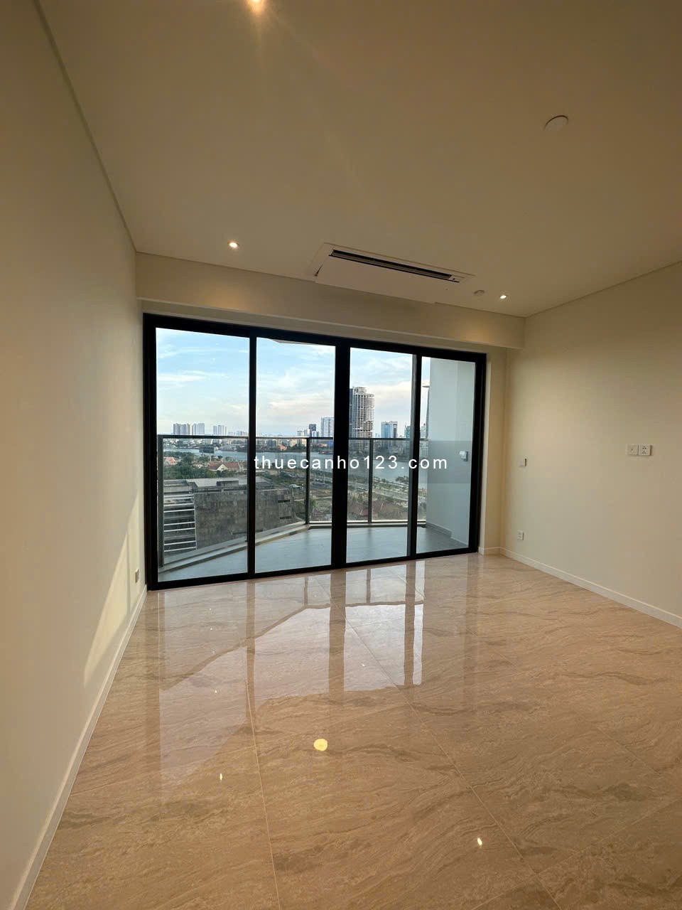 The Opera cho thuê 2PN nội thất cơ bản - View hoa hậu, diện tích rộng giá tốt