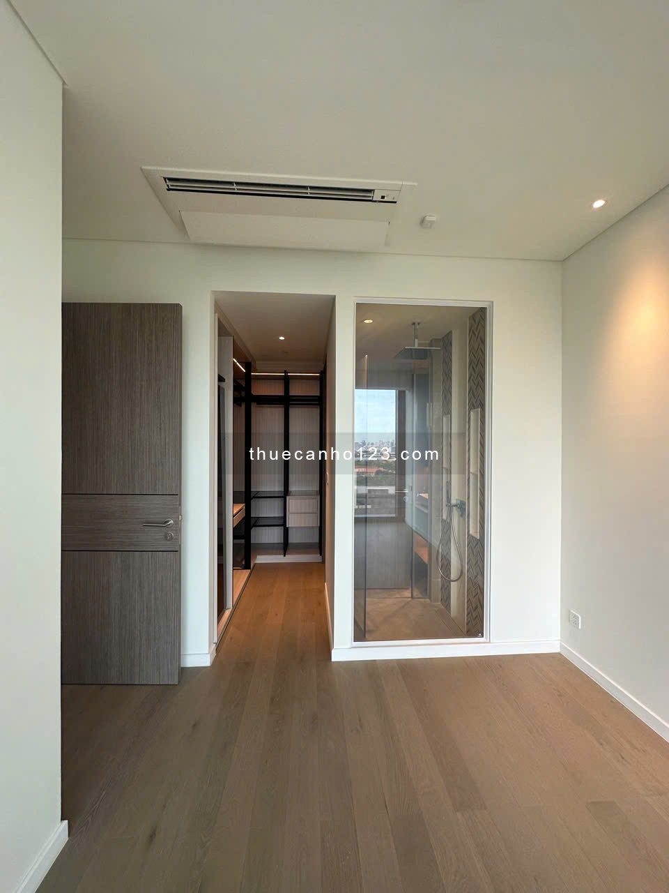 The Opera cho thuê 2PN nội thất cơ bản - View hoa hậu, diện tích rộng giá tốt