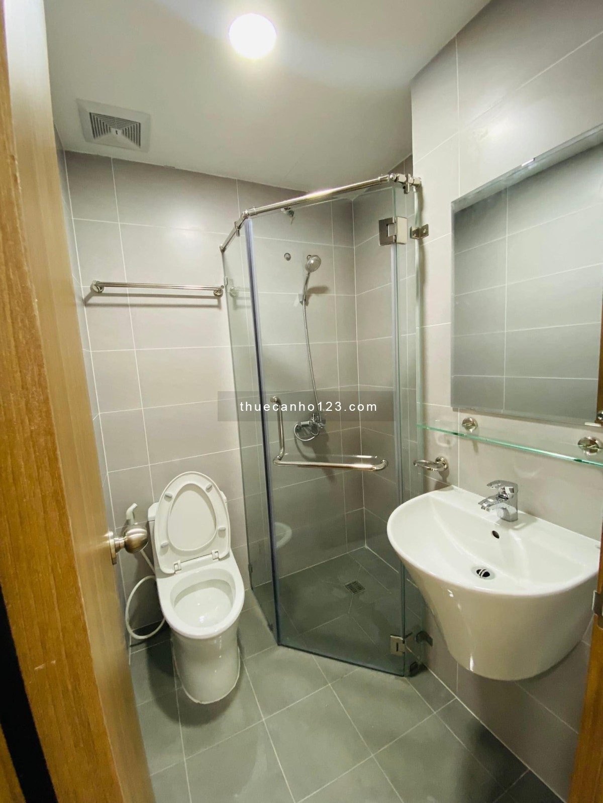 Cho thuê chung cư Bcons ngay làng Đại học, 2 phòng ngủ 2WC, được ở tối đa 6 người, ưu đãi giảm giá