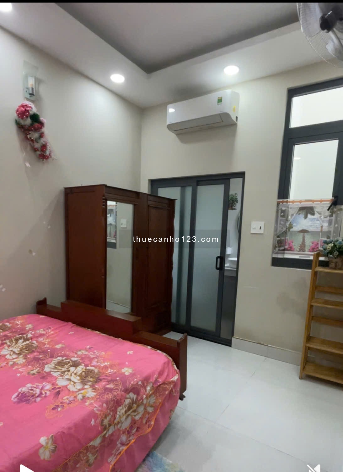 Cho thuê phòng lớn có sân thượng và phòng ăn,tại hẻm xe tải dường 79, Tân Quy, Quận 7
