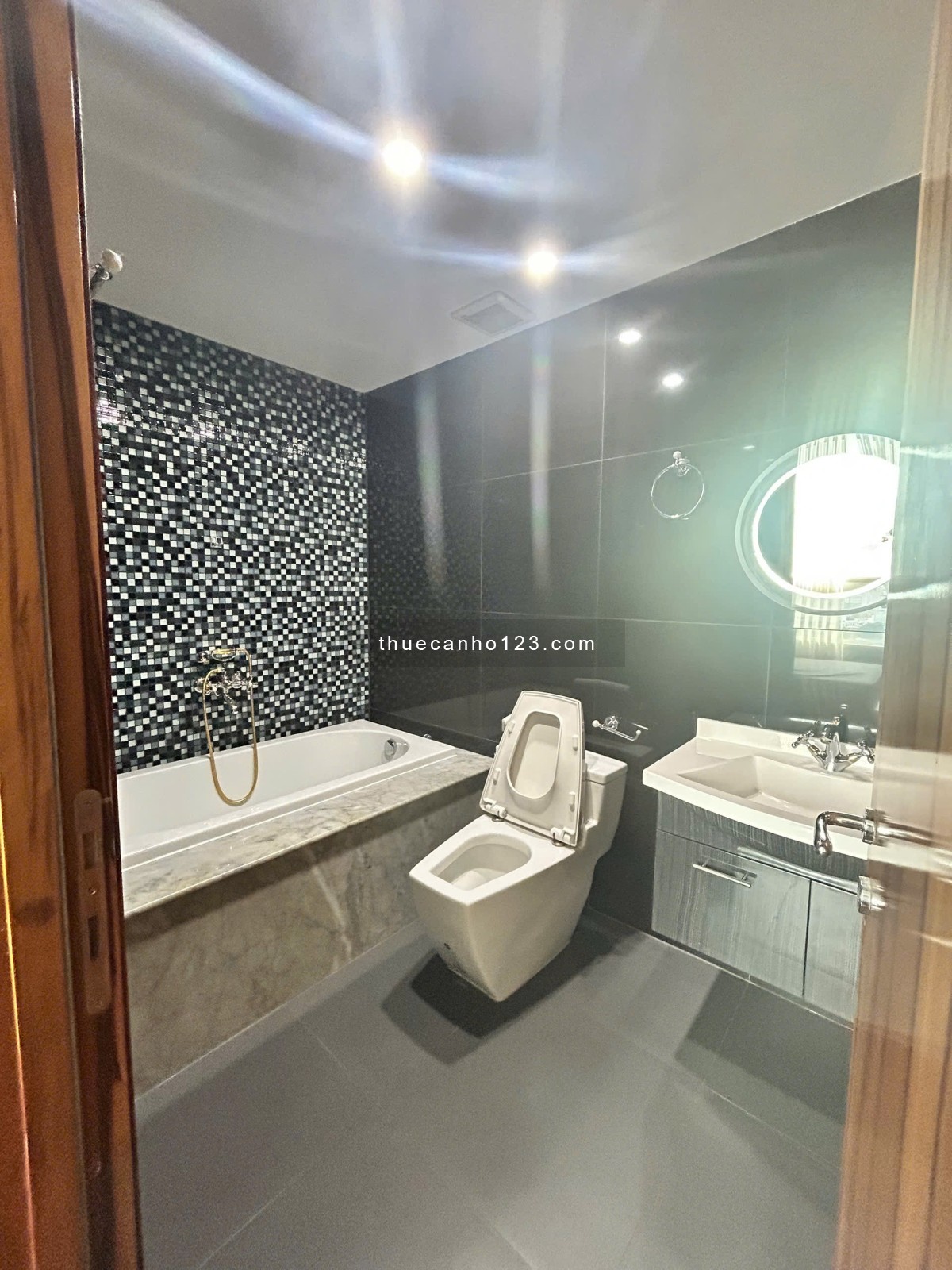 Cho thuê căn hộ Res 11 với DT 75m2, 2pn, 2wc, Nội thất đầy đủ, nhà đẹp. LH 0981170149 Văn/Zalo