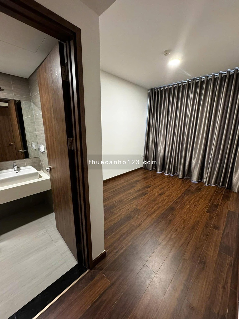 Chung cư Carillon1, Hoàng Hoa Thám, TB: 90m2, 2p ngủ, 2wc, ban công, 13tr/th