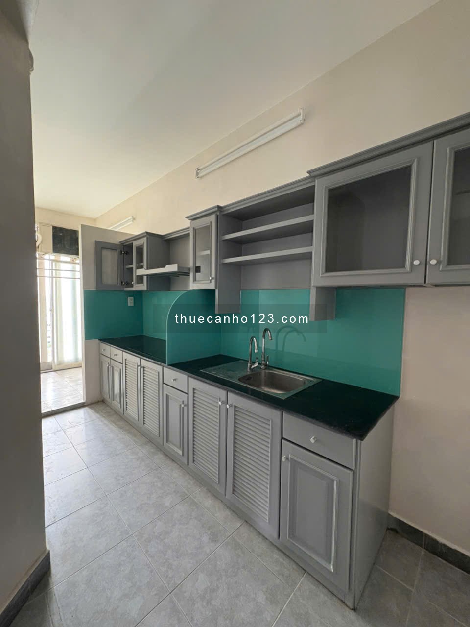 Cần cho thuê căn hộ Green Building, Quận 3 giá 180m2, 3pn 3wc 20tr/tháng nhà trống ở ngay