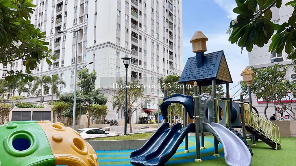 Cho thuê căn hộ 3 phòng ngủ có bancol vào ở ngay gía 9tr/tháng