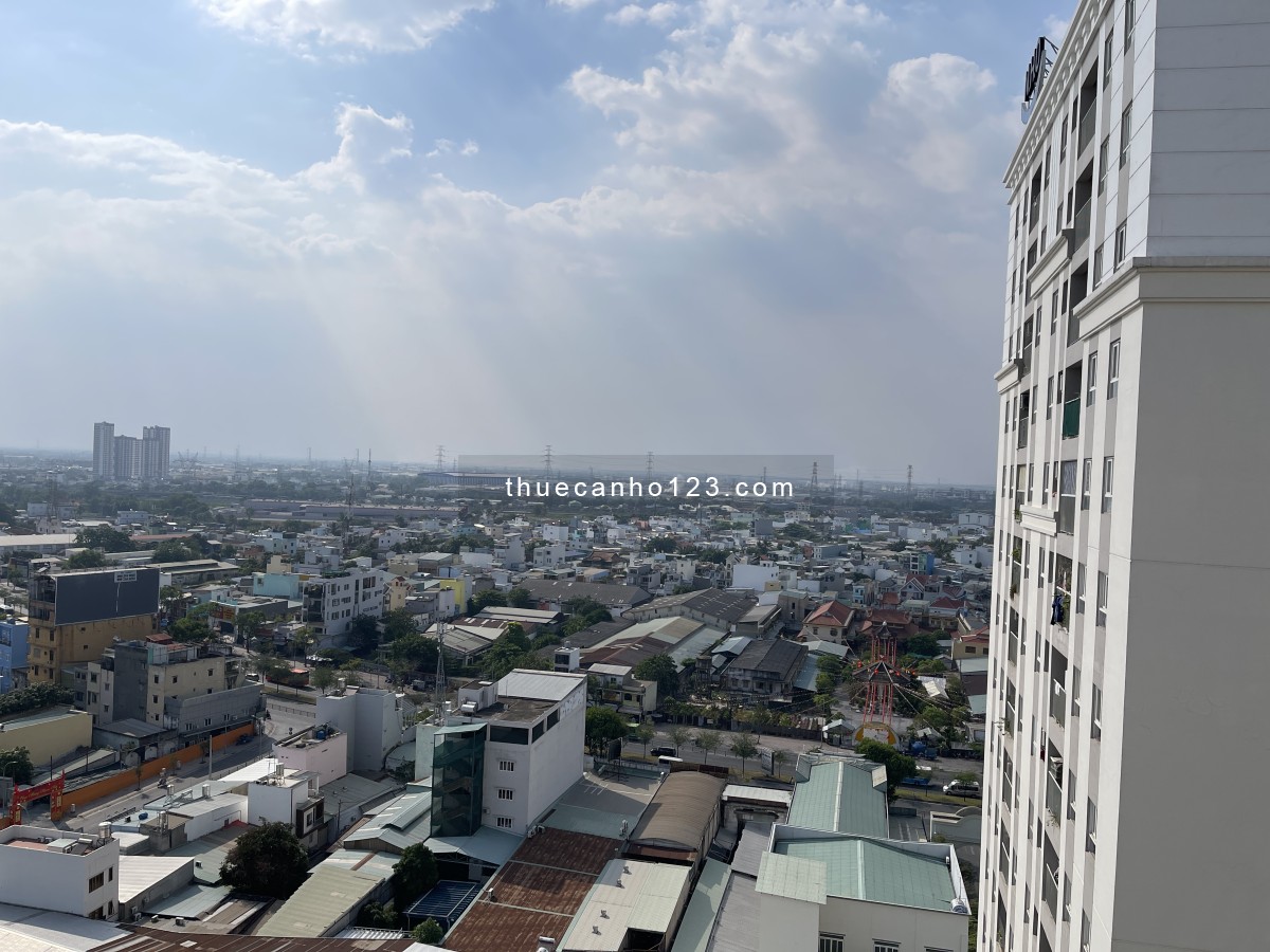 Cho thuê căn hộ 3 phòng ngủ có bancol vào ở ngay gía 9tr/tháng