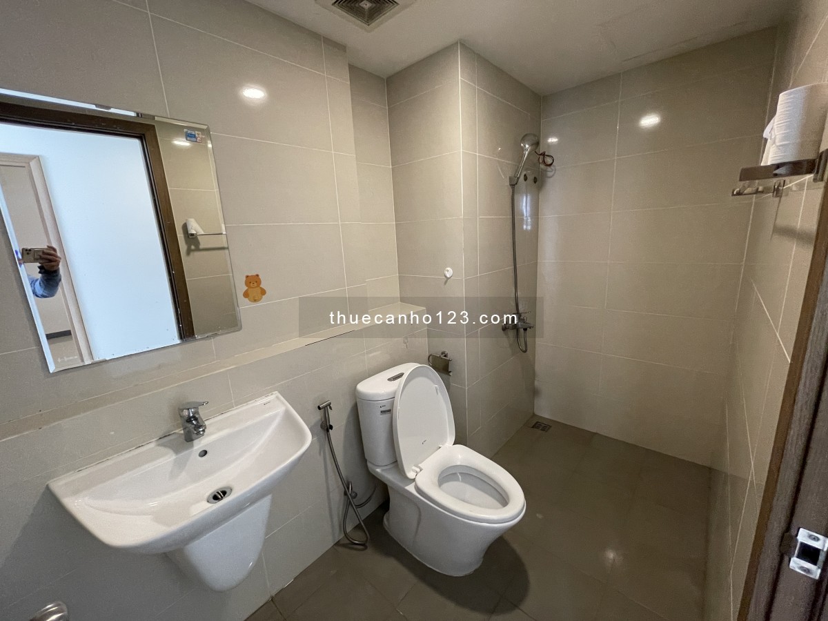 Cho thuê căn hộ 3 phòng ngủ có bancol vào ở ngay gía 9tr/tháng