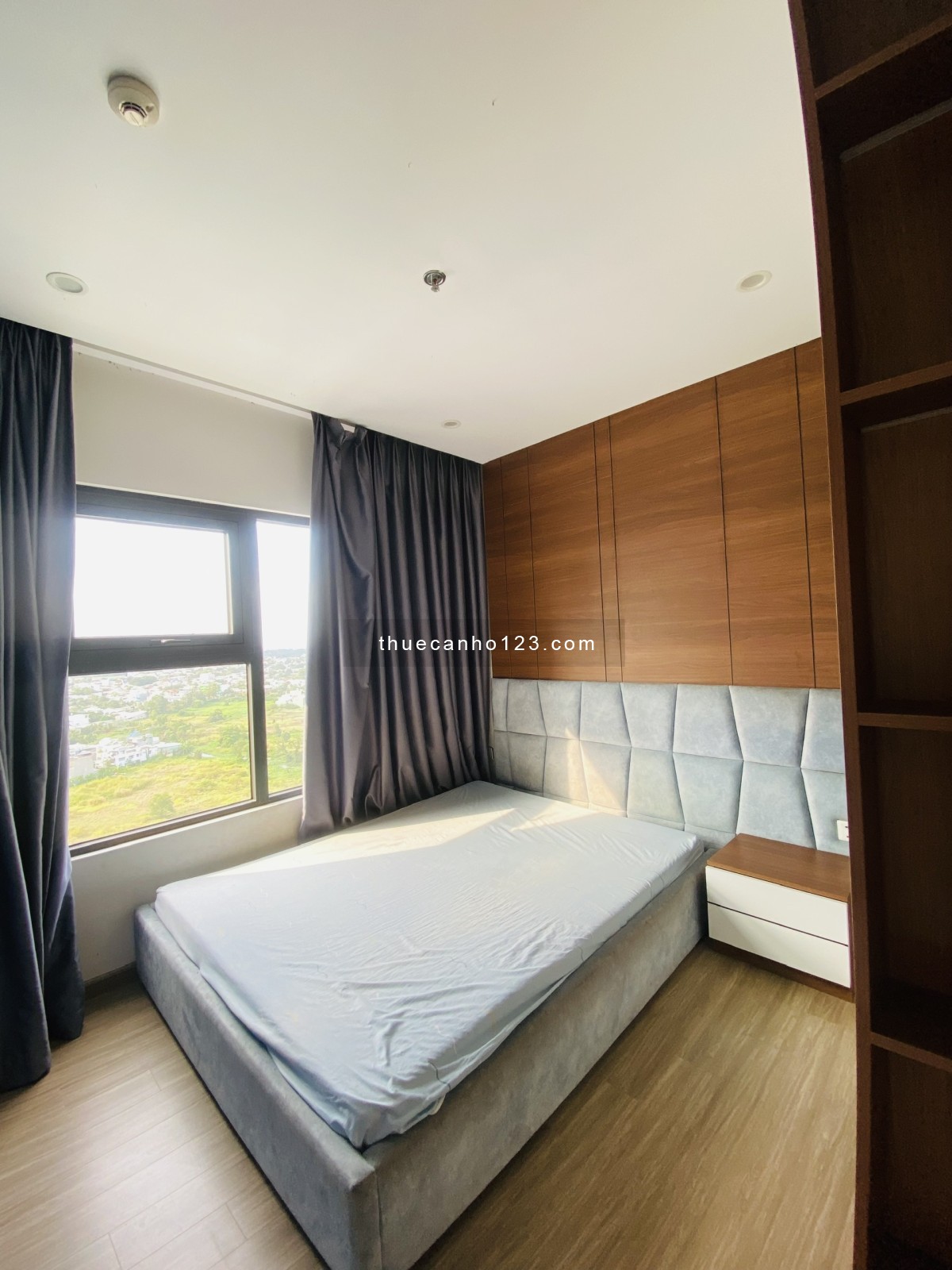 Căn 2PN+ full nội thất xịn xò, tầng 18 view thoáng, nhà trống ở ngay