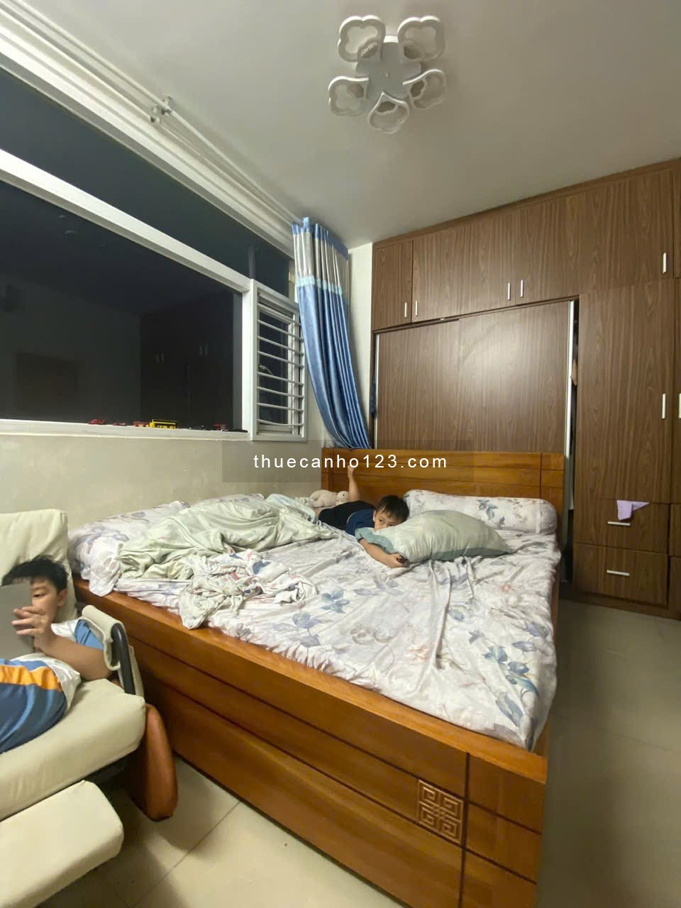 Chung cư 10A Trần Nhật Duât, Q1: 2p ngủ, full NT, 74m2, 12tr/th