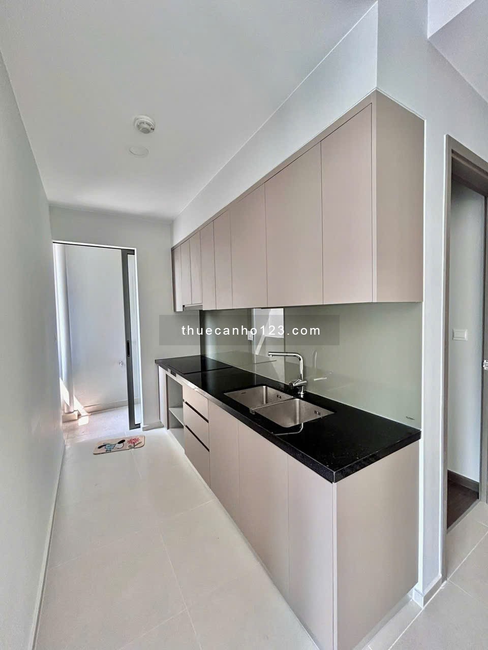 Chung cư Bạch Đằng, P2, Tân Bình: 97m2, 2p ngủ, NT mới, giá 16tr/th