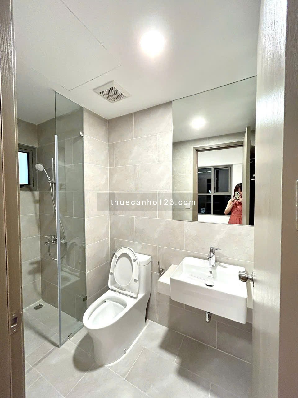 Chung cư Bạch Đằng, P2, Tân Bình: 97m2, 2p ngủ, NT mới, giá 16tr/th