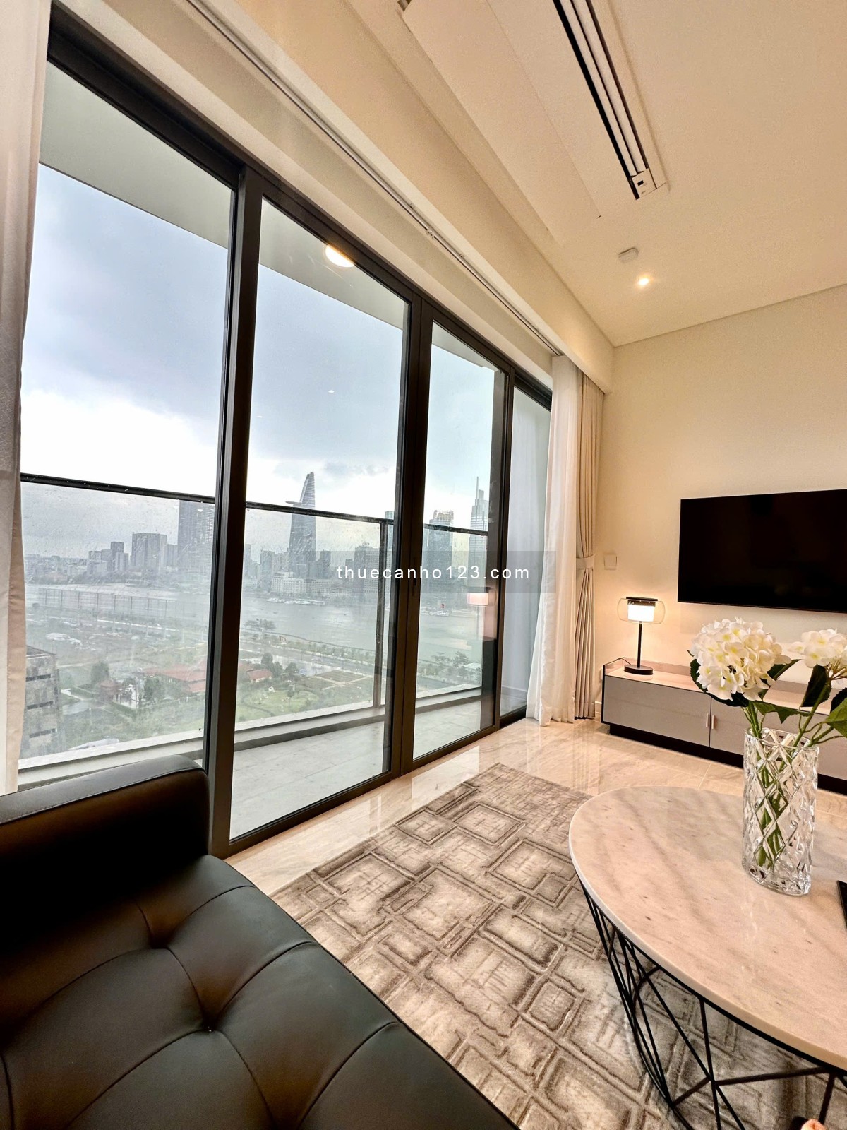 Opera Cho Thuê 2PN Đầy Đủ Nội Thất, Tầng Cao View Sông Và Quận 1