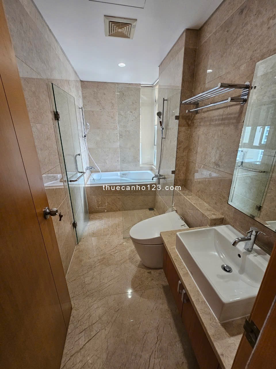 Cho thuê căn hộ chung cư Đất Phương Nam, B.Thạch, DT: 130m2 - 3PN - 2WC - Giá thuê:16 triệu/tháng