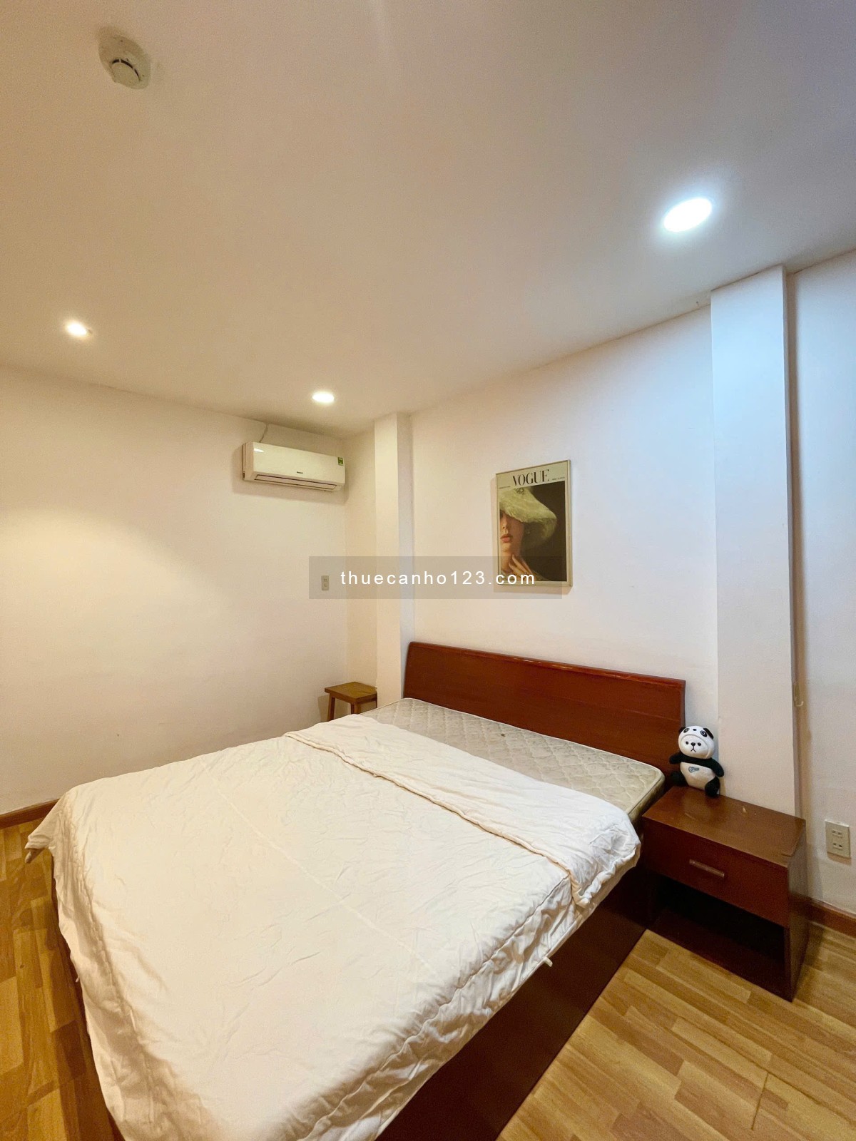 CHDV Ngay Chợ Tân Định, Công Viên Lê Văn Tám, rường ĐH Kinh Tế ISB