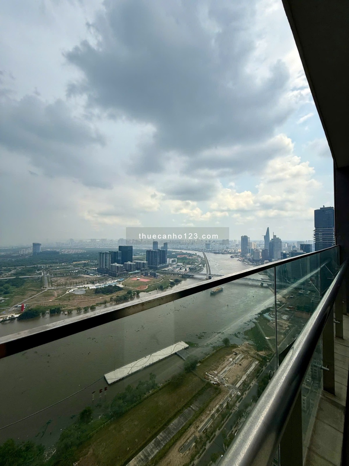 [ Giá tốt ] Chính chủ cần cho thuê gấp 4PN, 3WC, 160m2 giá 80 triệu / tháng Vinhomes Golden River