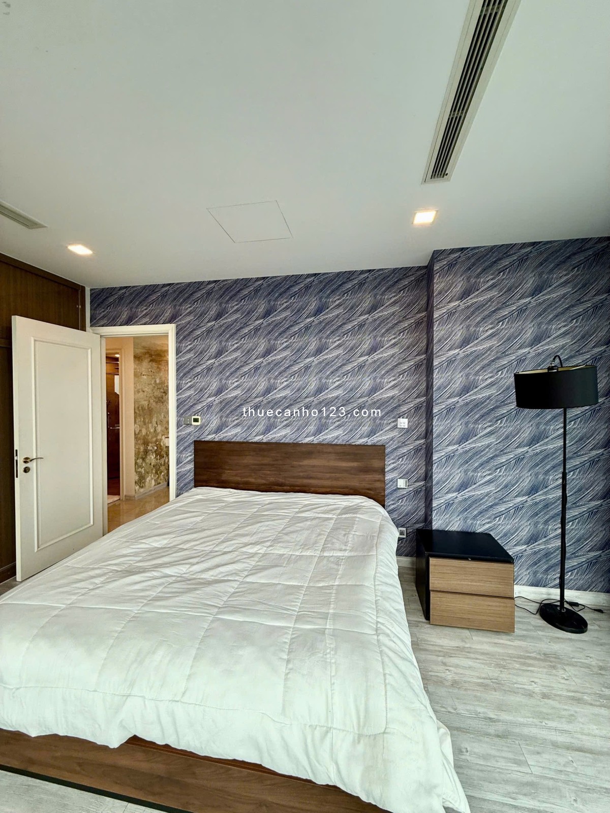 [ Giá tốt ] Chính chủ cần cho thuê gấp 4PN, 3WC, 160m2 giá 80 triệu / tháng Vinhomes Golden River