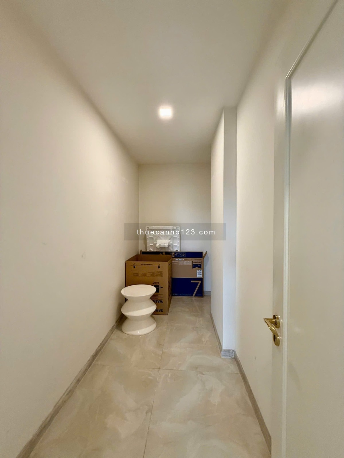 [ Giá tốt ] Chính chủ cần cho thuê gấp 4PN, 3WC, 160m2 giá 80 triệu / tháng Vinhomes Golden River