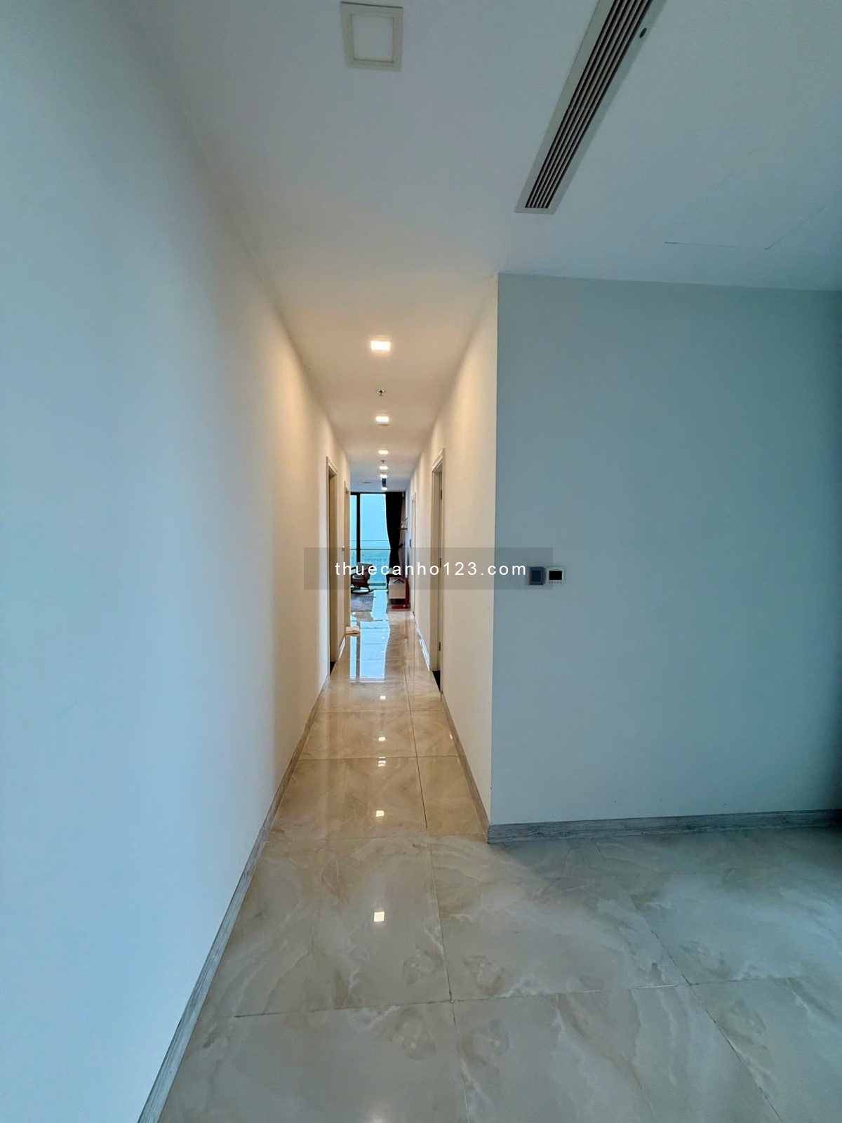 [ Giá tốt ] Chính chủ cần cho thuê gấp 4PN, 3WC, 160m2 giá 80 triệu / tháng Vinhomes Golden River