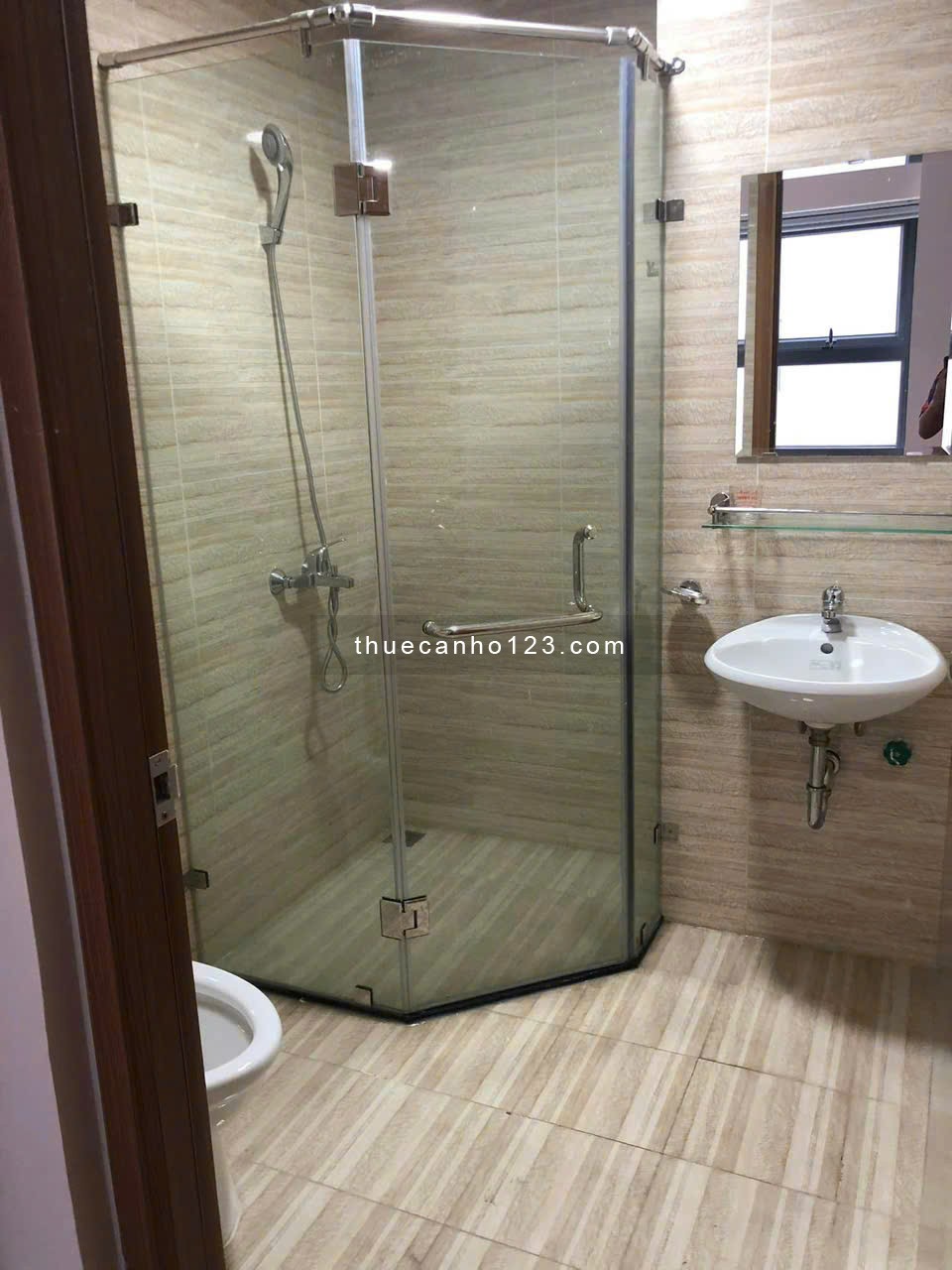 Cho thuê căn hộ 3 Phòng Ngủ Giá Rẻ Full Nội Thất