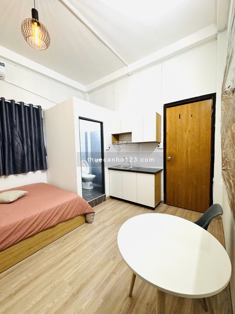 Cho thuê căn hộ mới trung tâm Quận 4, sát cầu Calmet