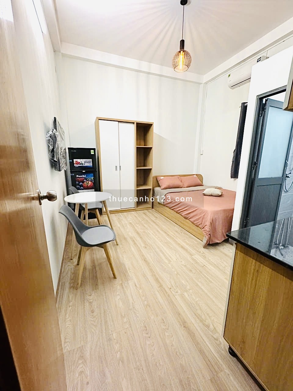 Cho thuê căn hộ mới trung tâm Quận 4, sát cầu Calmet