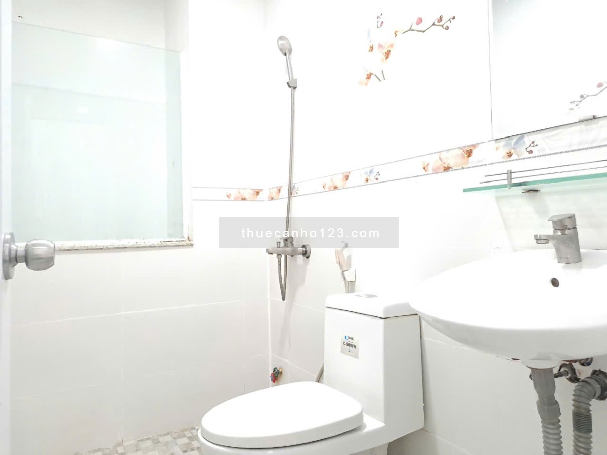 CHDV Bancony Hai Bà Trưng Gần Cầu Kiệu, Công Viên Lê Văn Tám Q1