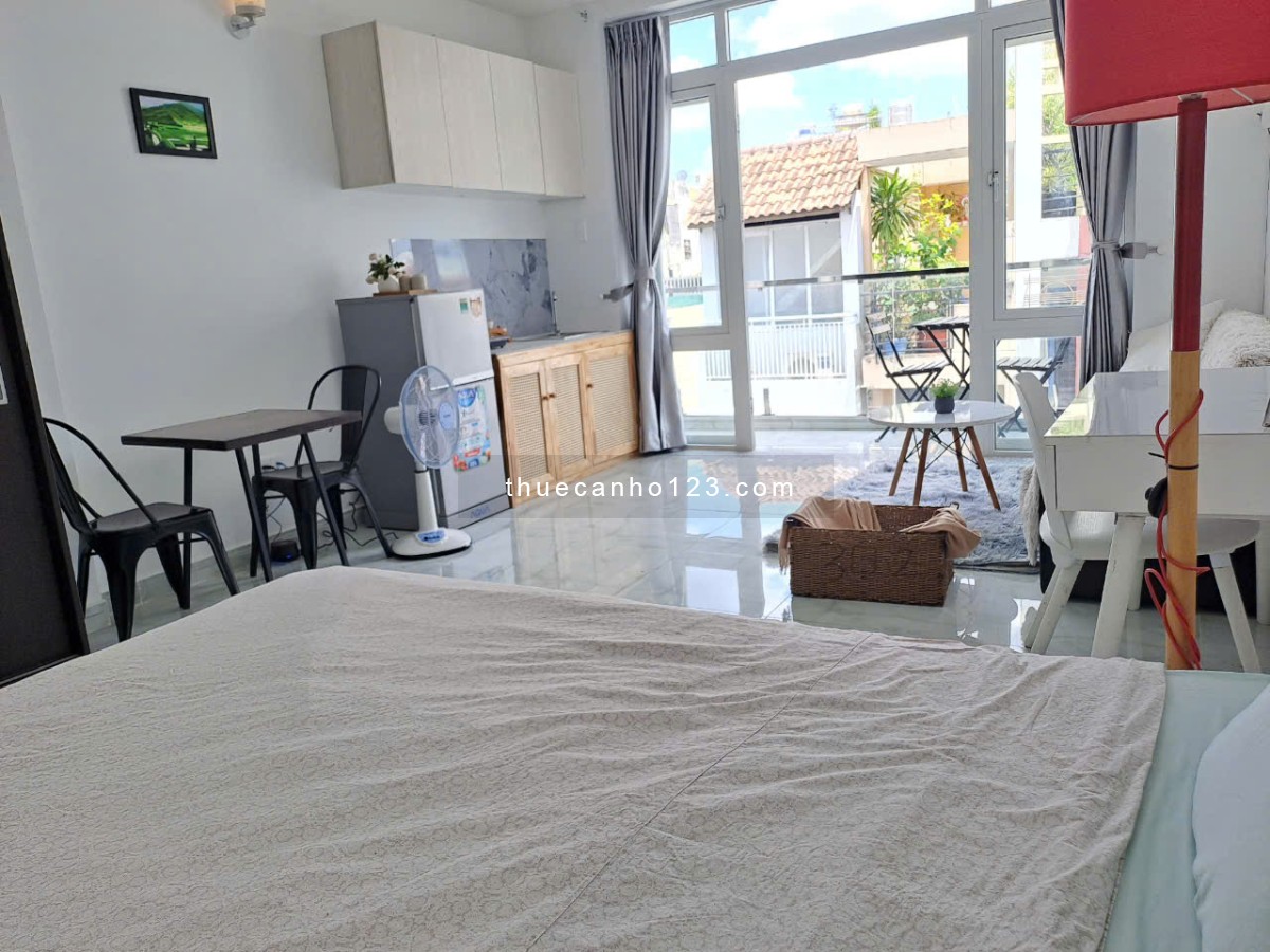 CHDV Bancony Hai Bà Trưng Gần Cầu Kiệu, Công Viên Lê Văn Tám Q1