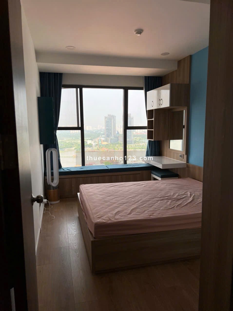 Căn Hộ 2 Phòng ngủ Sài Gòn Royal view sông Quận 4 giá rẻ