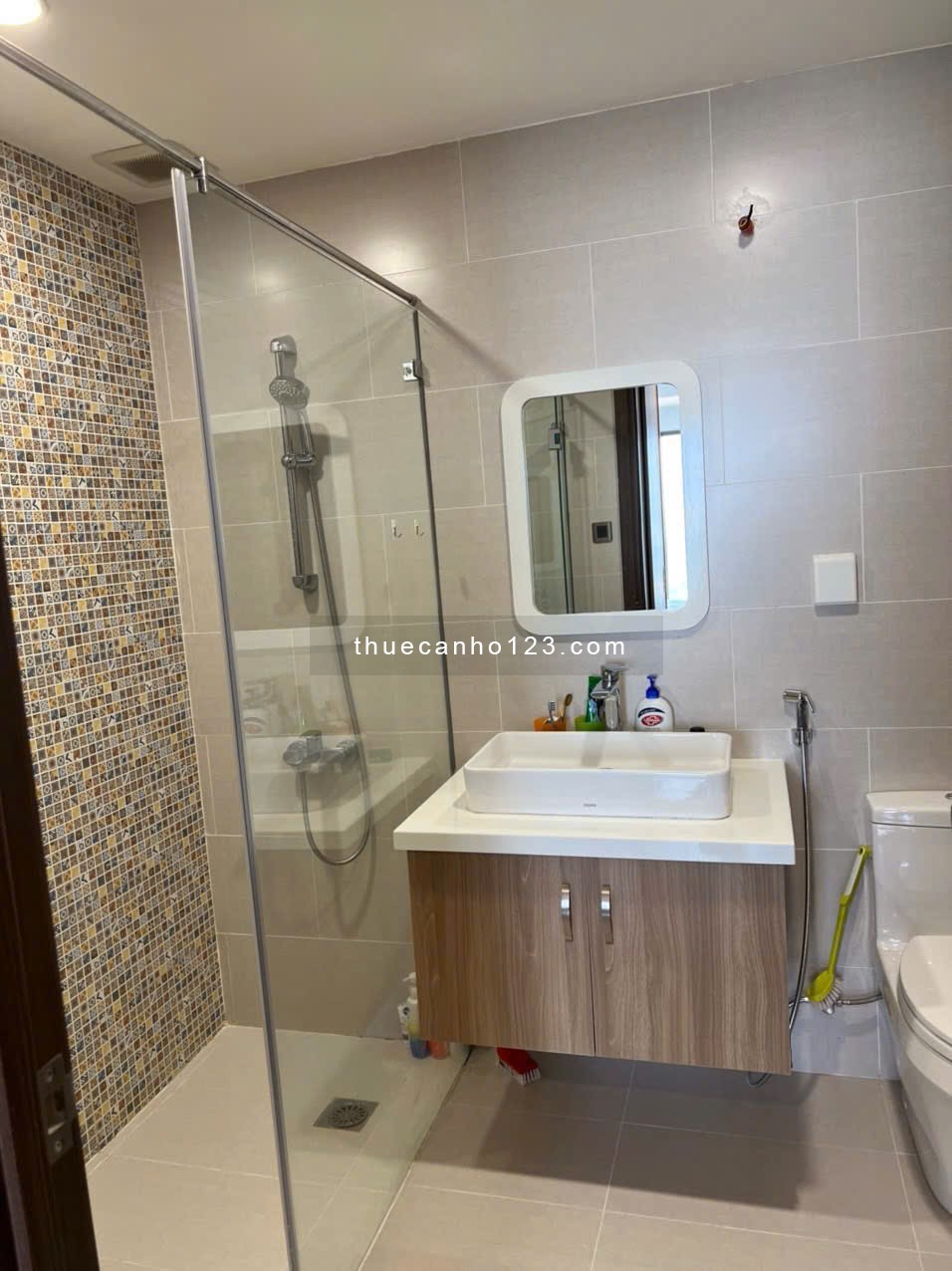 Căn Hộ 2 Phòng ngủ Sài Gòn Royal view sông Quận 4 giá rẻ