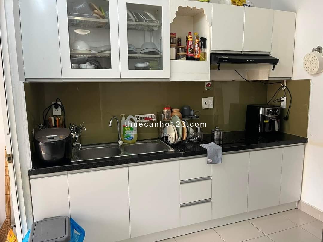 Cho thuê căn hộ Lotus Garden 2 phòng ngủ, có nội thất, giá 9tr/tháng