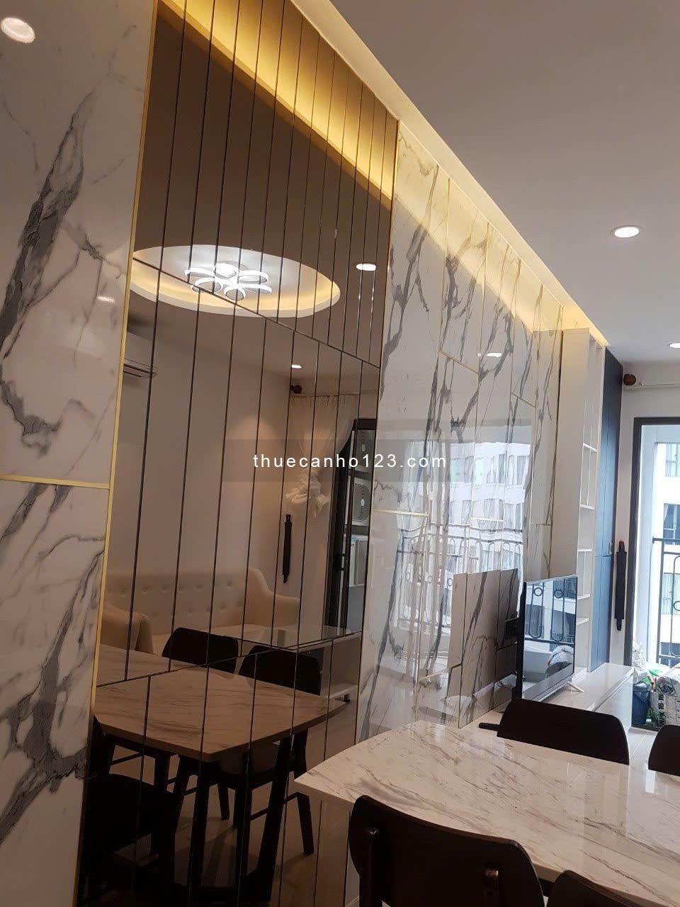 Cho Thuê 2 Phòng ngủ View sông Sài Gòn Royal Quận 4 giá tốt nhất