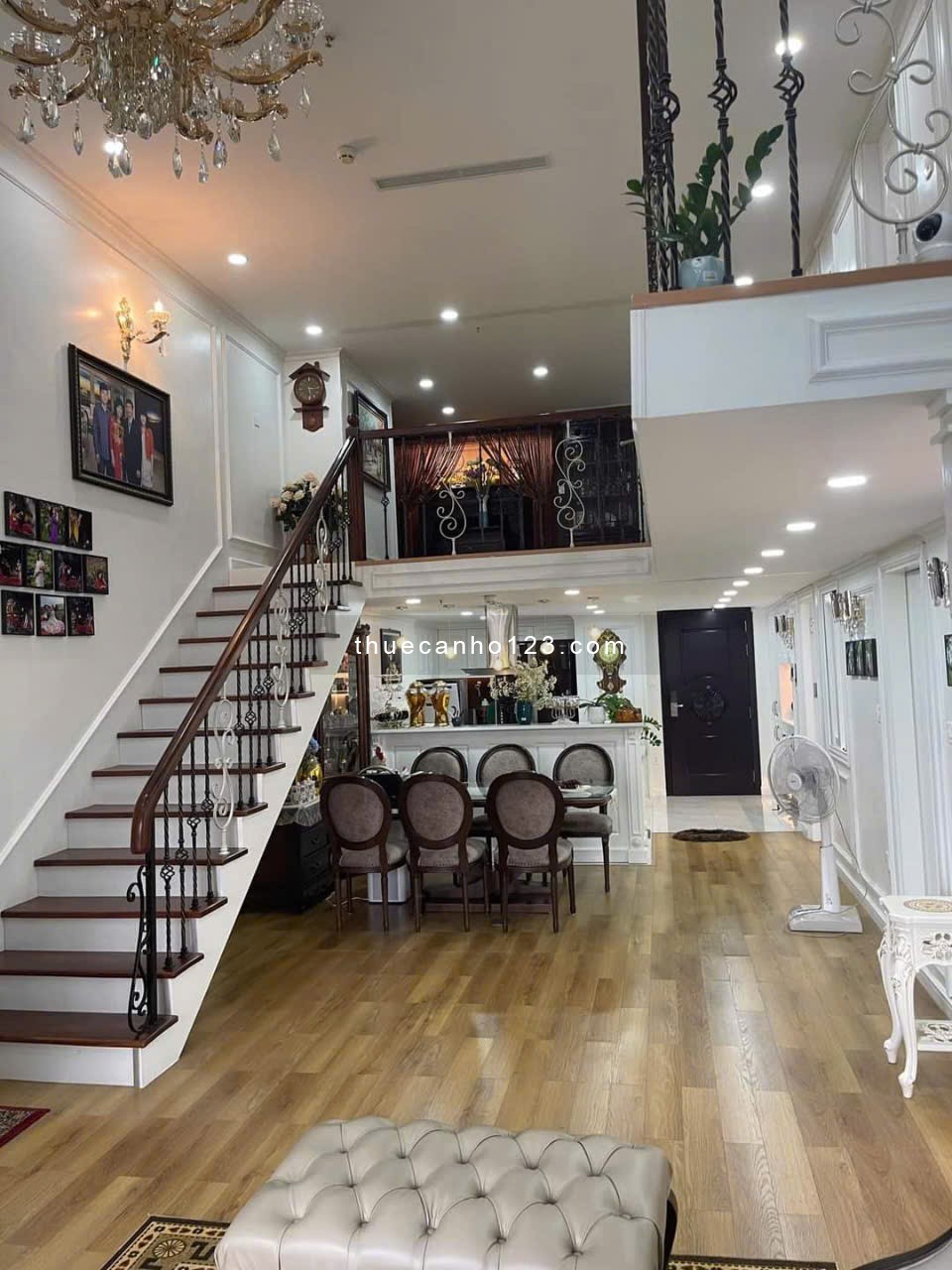 Chính chủ cho thuê duplex 180 m2 vip nhất Royal City giá 30 triệu, LH: 0912 396 400 - miễn TG)