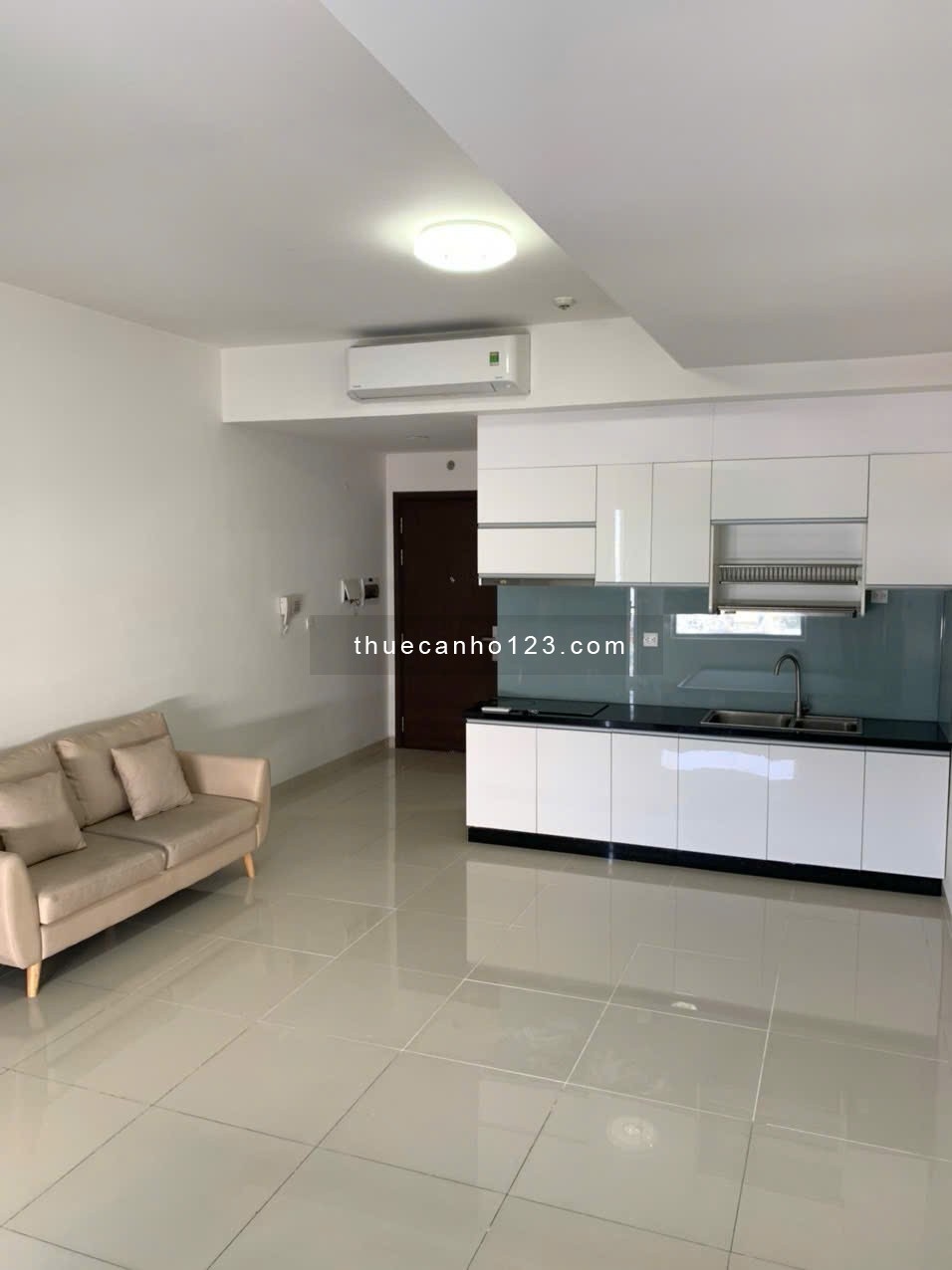 Sunrise City View, 38m2, Rèm, Bếp, Máy Lạnh, Cho thuê 9.5Tr/tháng Hotline : 0906233195