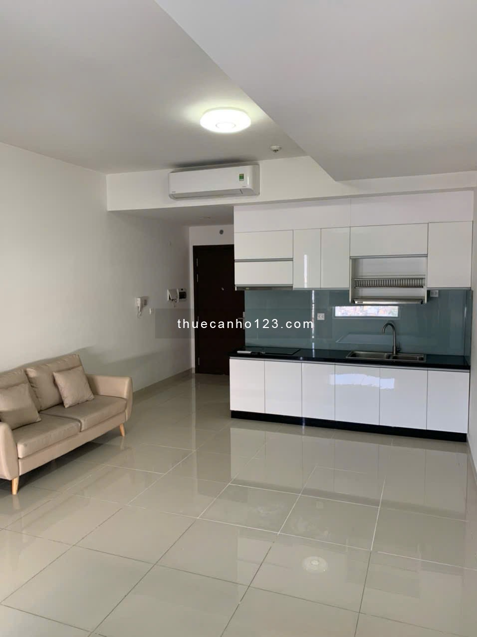 Sunrise City View, 38m2, Rèm, Bếp, Máy Lạnh, Cho thuê 9.5Tr/tháng Hotline : 0906233195