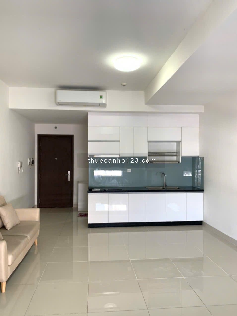 Sunrise City View, 38m2, Rèm, Bếp, Máy Lạnh, Cho thuê 9.5Tr/tháng Hotline : 0906233195