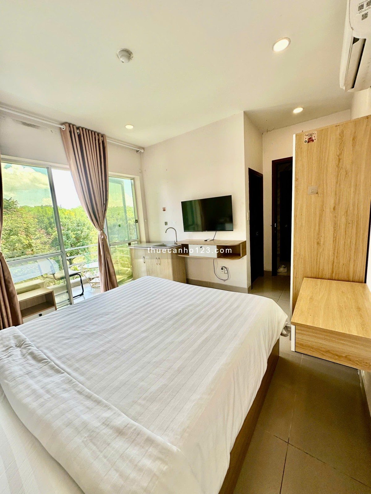 Cho thuê phòng studio – ban công siêu rộng – full nội thất – Giá chỉ 6.2 triệu/tháng