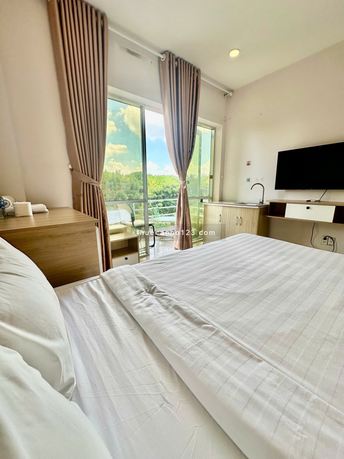 Cho thuê phòng studio – ban công siêu rộng – full nội thất – Giá chỉ 6.2 triệu/tháng