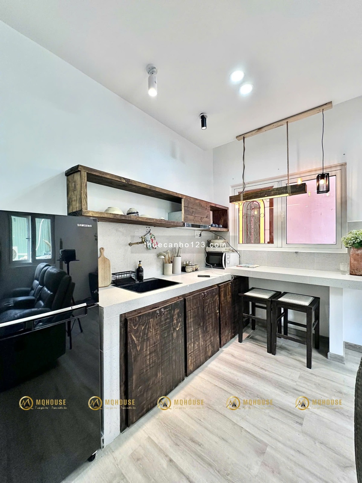 Cho thuê phòng Bình Thạnh mới 100% - Nội thất cao cấp - Bồn Tắm, Ban Công, Sân Vườn - Gần Landmark81