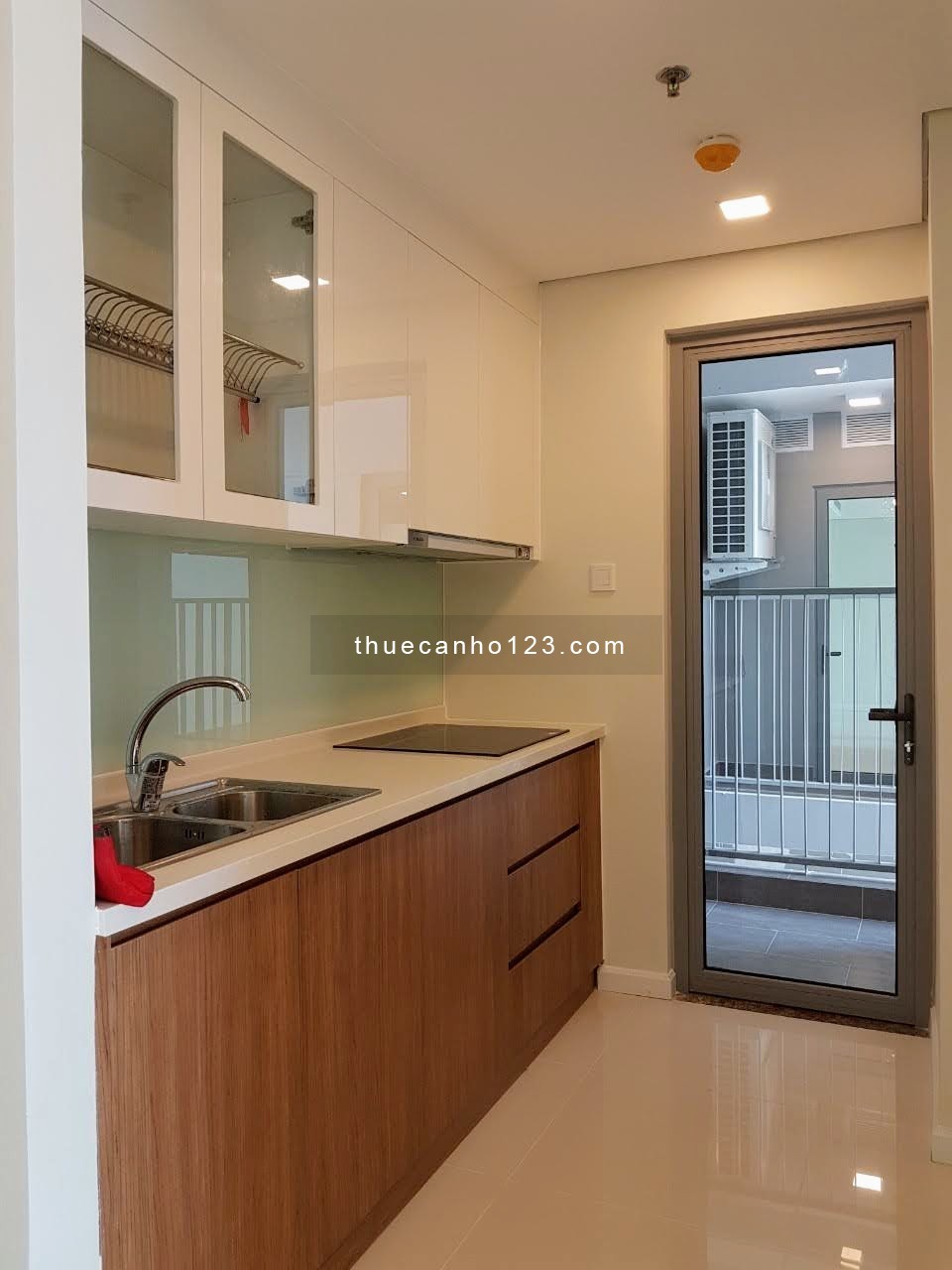 Cho thuê căn hộ chung cư Rivera Park Q.10 giá 15.5tr/tháng, 2pn nội thất cơ bản. Lh 0938432752