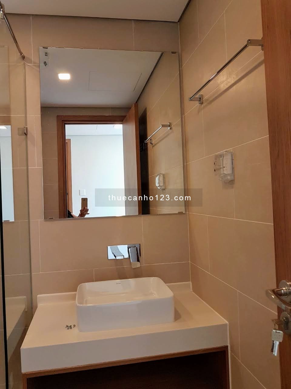 Cho thuê căn hộ chung cư Rivera Park Q.10 giá 15.5tr/tháng, 2pn nội thất cơ bản. Lh 0938432752