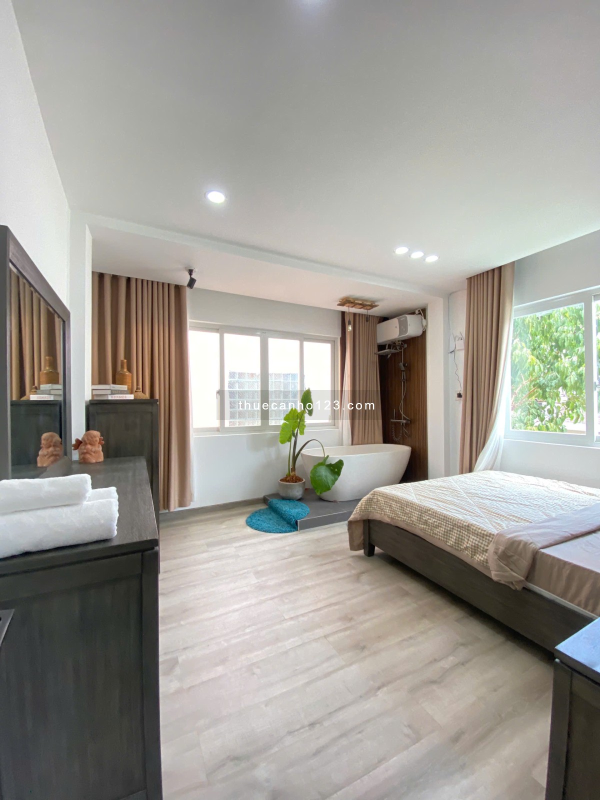 Cho thuê phòng Bình Thạnh mới 100% - Nội thất cao cấp - Bồn Tắm, Ban Công, Sân Vườn - Gần Landmark81