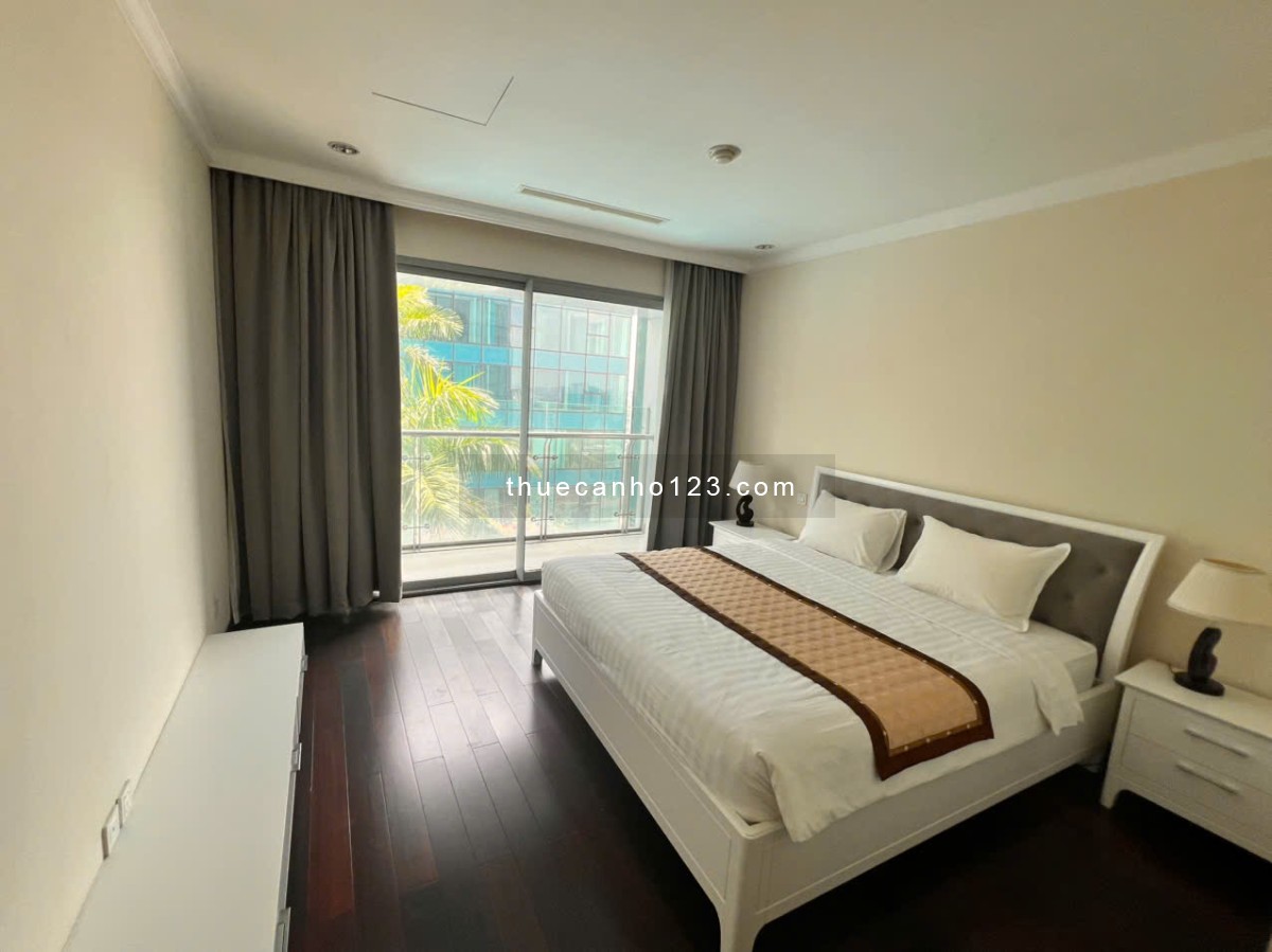Cho thuê Vincom Đồng Khởi Quận 1 - 165m2 3PN 2WC view sông + nhà thờ Đức BàCăn số 2406