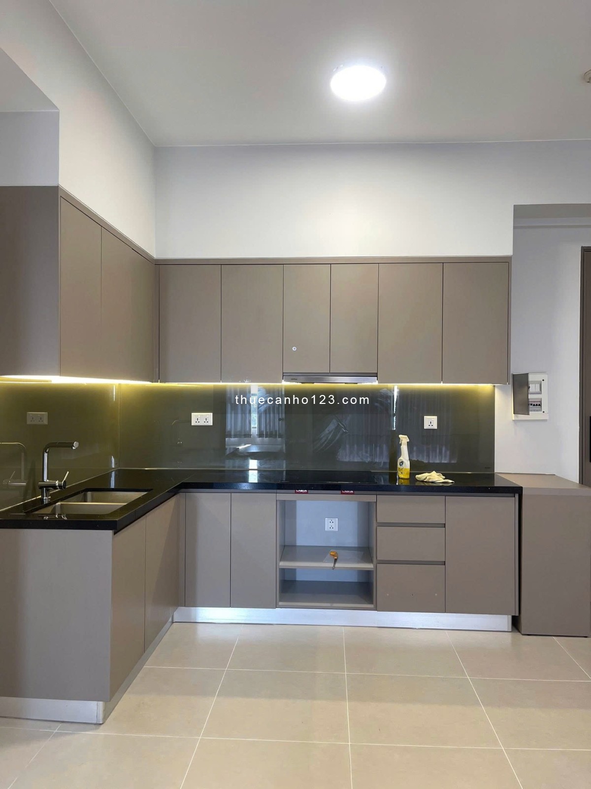 Cho thuê căn chung cư Kingdom Tô Hiến Thành, q10: 80m2 - 2p ngủ - NTCb - 19tr