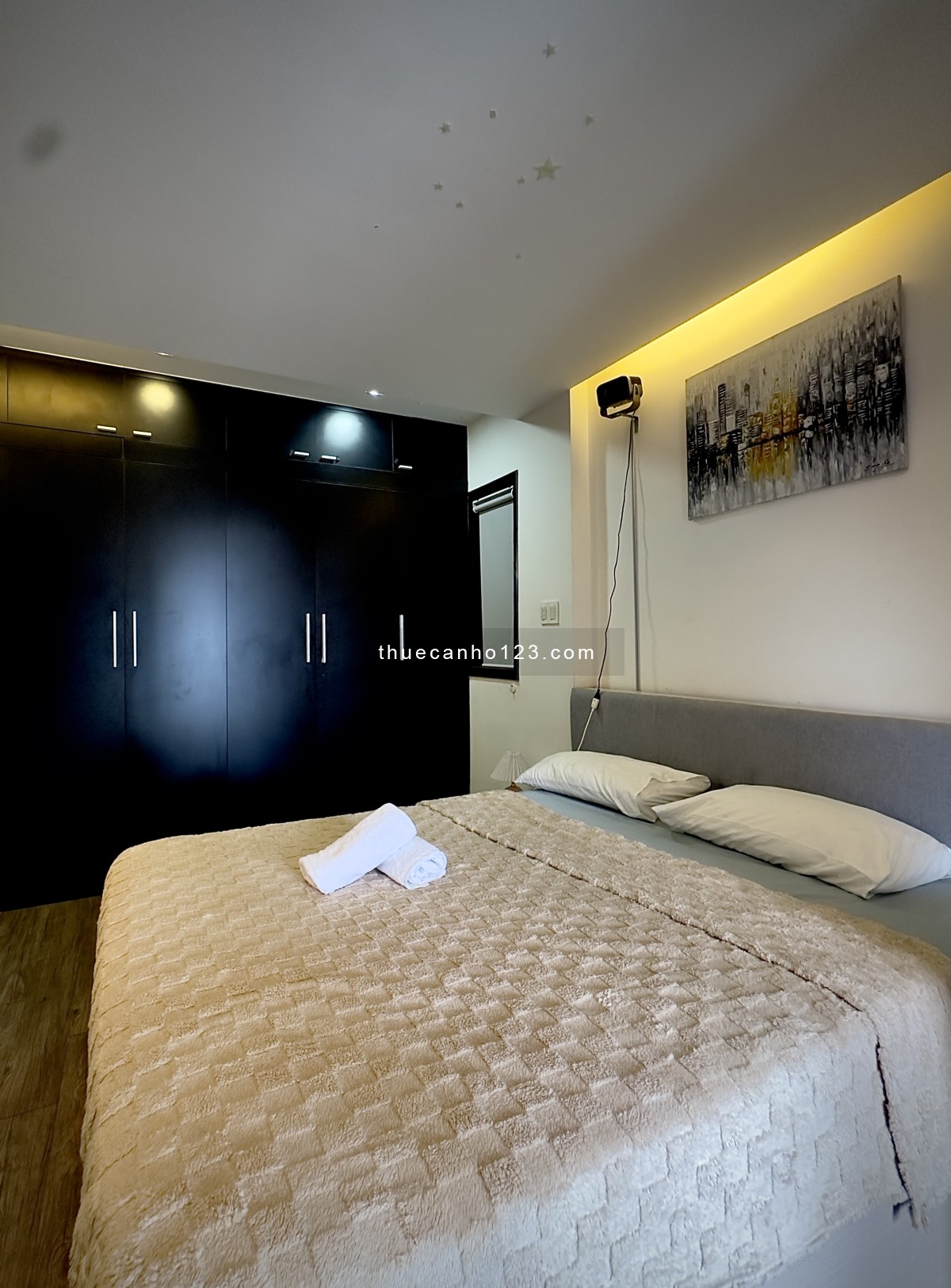 Căn hộ giá rẻ có thang máy, view bờ kè Hoàng Sa Quận 3