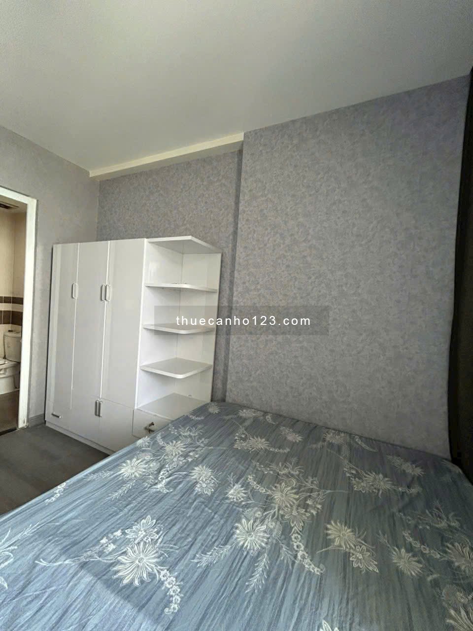 Chung cư Sky Center, Phổ Quang, TB: 2pn, 2wc 79m2, giá 17tr/th