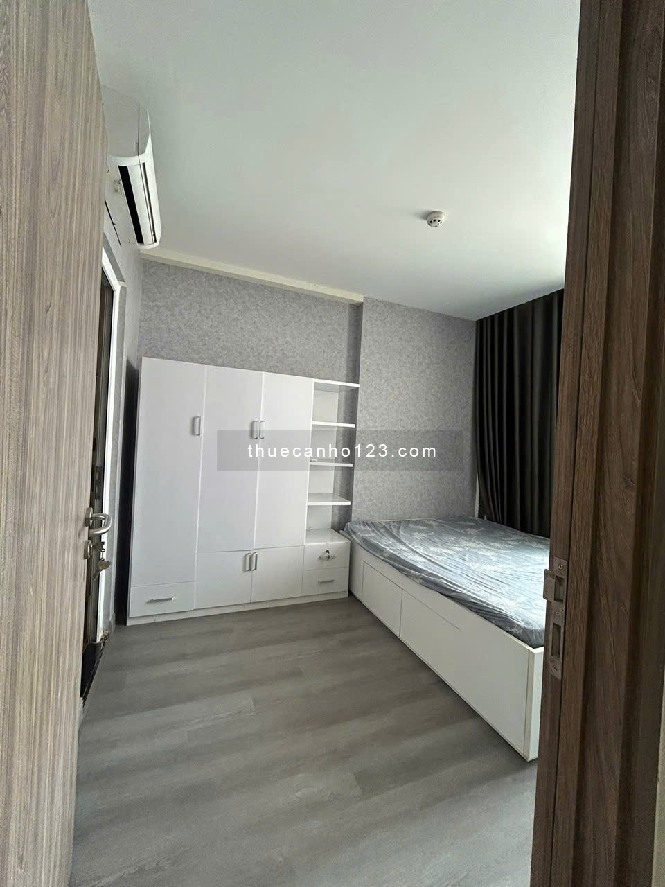 Chung cư Sky Center, Phổ Quang, TB: 2pn, 2wc 79m2, giá 17tr/th