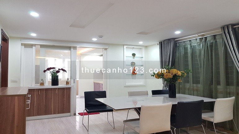 Cho thuê căn hộ dịch vụ tại Giảng Võ, Đống Đa, 126m2, 3PN, đầy đủ nội thất