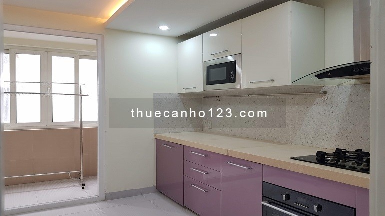 Cho thuê căn hộ dịch vụ tại Giảng Võ, Đống Đa, 126m2, 3PN, đầy đủ nội thất