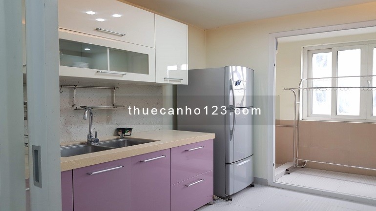 Cho thuê căn hộ dịch vụ tại Giảng Võ, Đống Đa, 126m2, 3PN, đầy đủ nội thất